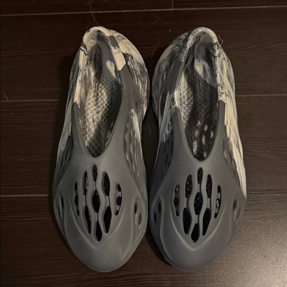 Women Yeezy Foam runners Gray and Cream Slip-On Shoes